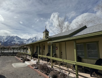 eastern sierra motor lodge
