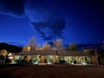 eastern sierra motor lodge