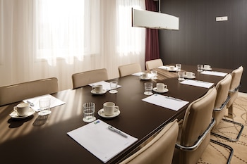 holiday inn express arnhem by ihg