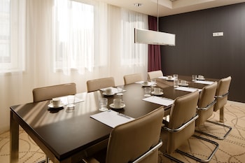 holiday inn express arnhem by ihg