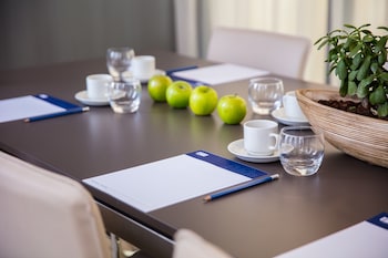 holiday inn express arnhem by ihg