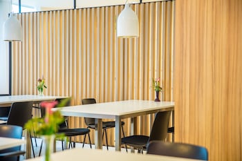 holiday inn express arnhem by ihg