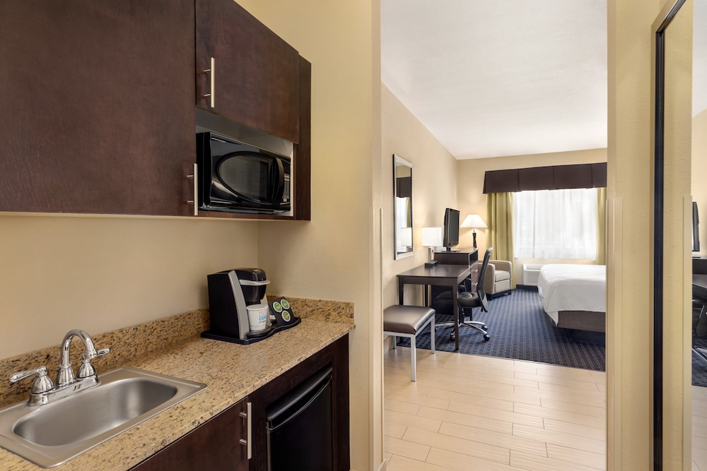 holiday inn express hotel and suites edmond by ihg