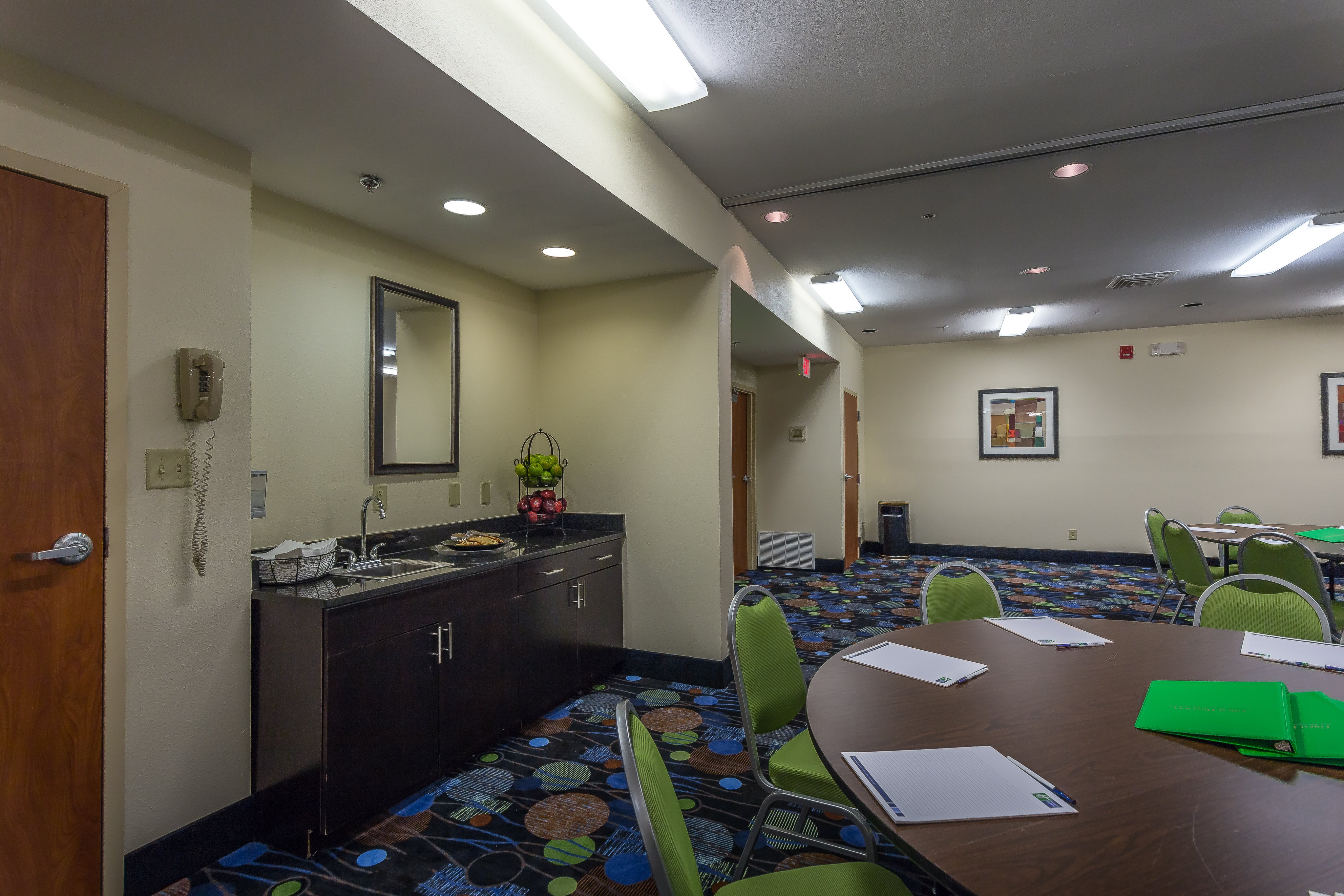holiday inn express hotel and suites edmond by ihg