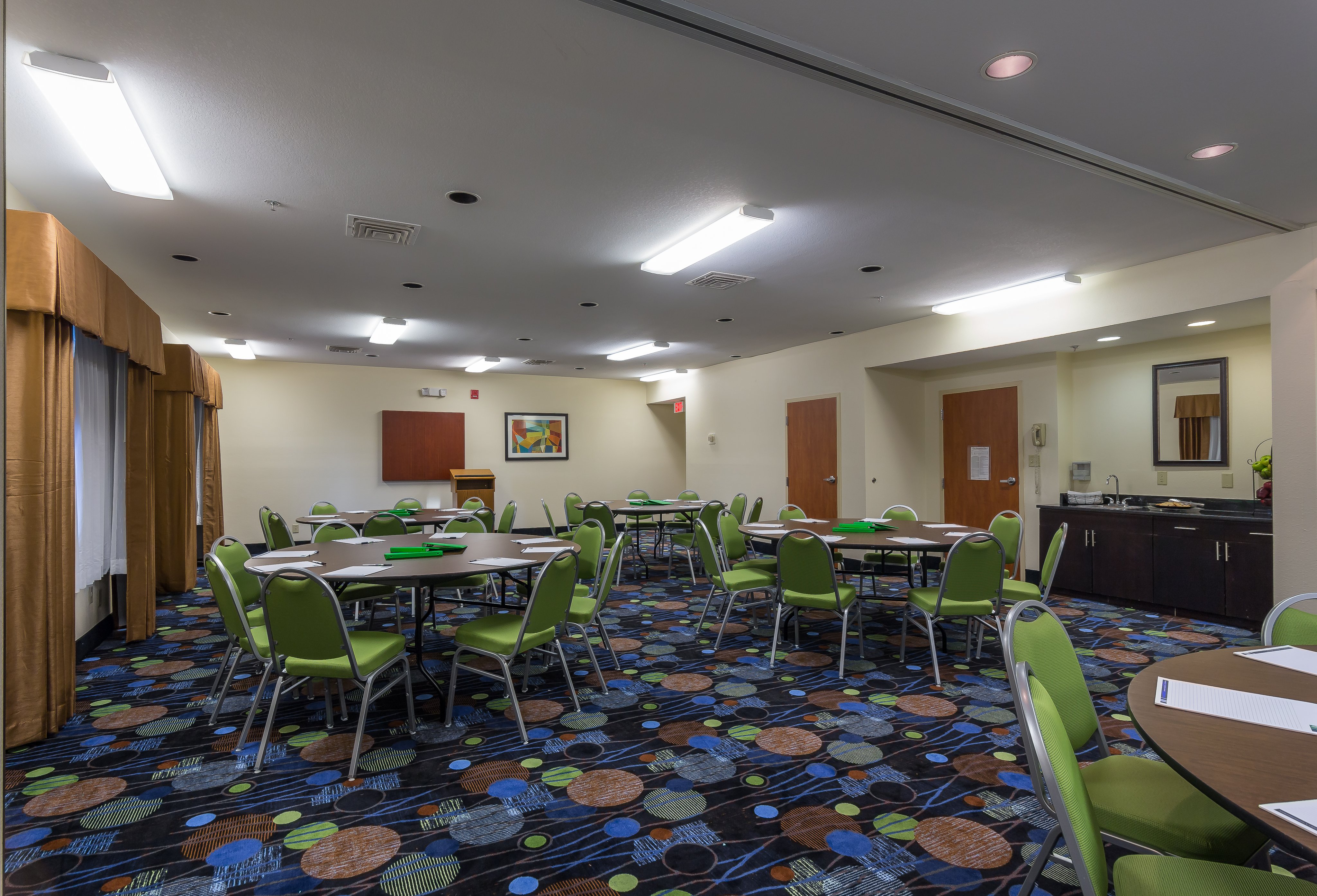 holiday inn express hotel and suites edmond by ihg