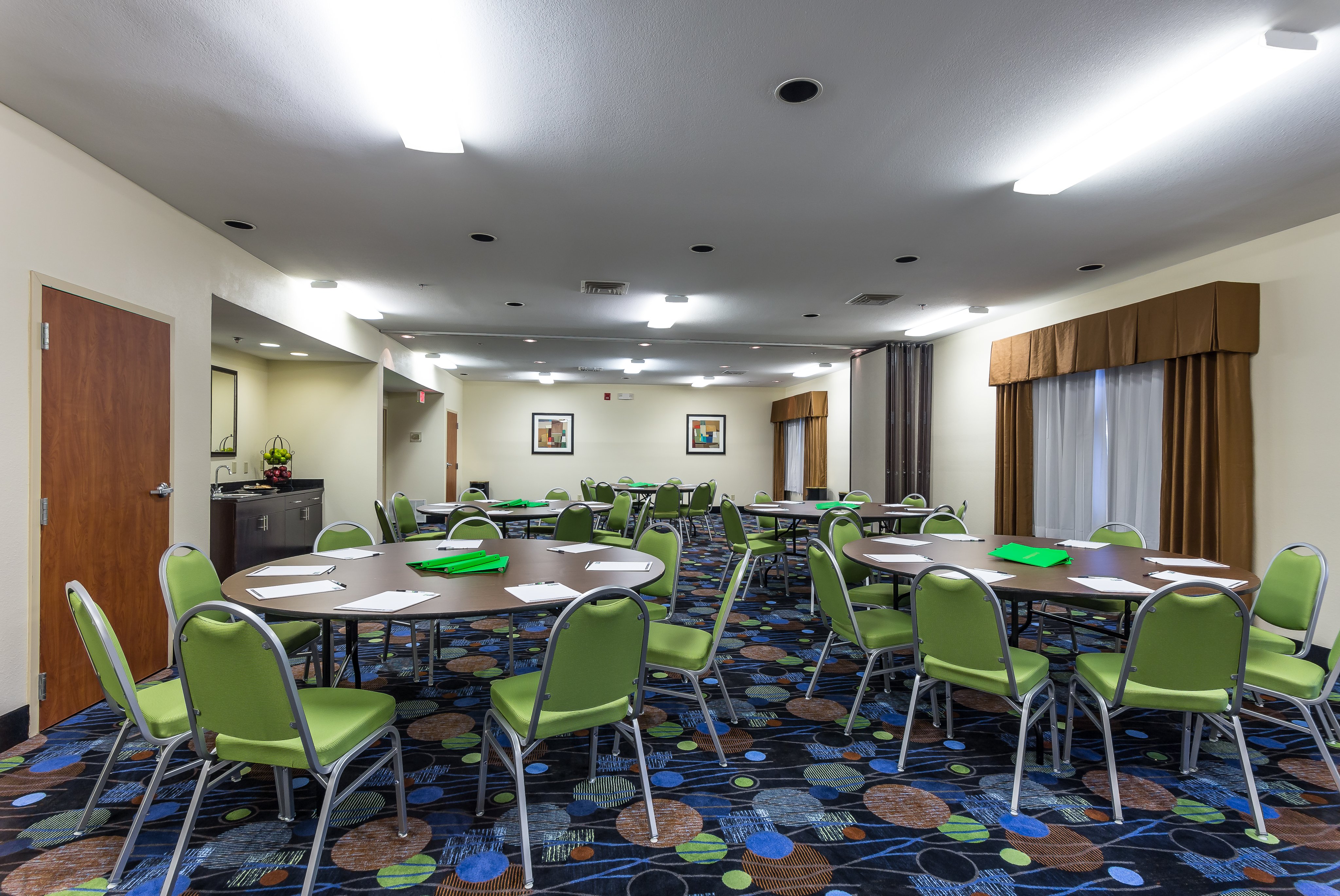 holiday inn express hotel and suites edmond by ihg