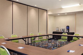 Holiday Inn Express Hotel & Suites Edmond By Ihg,Oklahoma>>Edmond,3 star