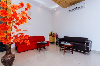 Eliot Exotica,,3 star