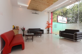Eliot Exotica,,3 star