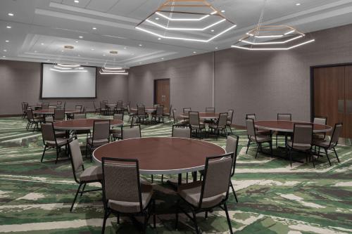 embassy suites by hilton madison downtown