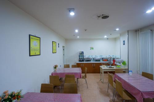 7 days inn beijing shangdi qinghe metro station