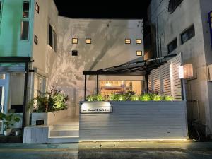 en hostel and cafe bar