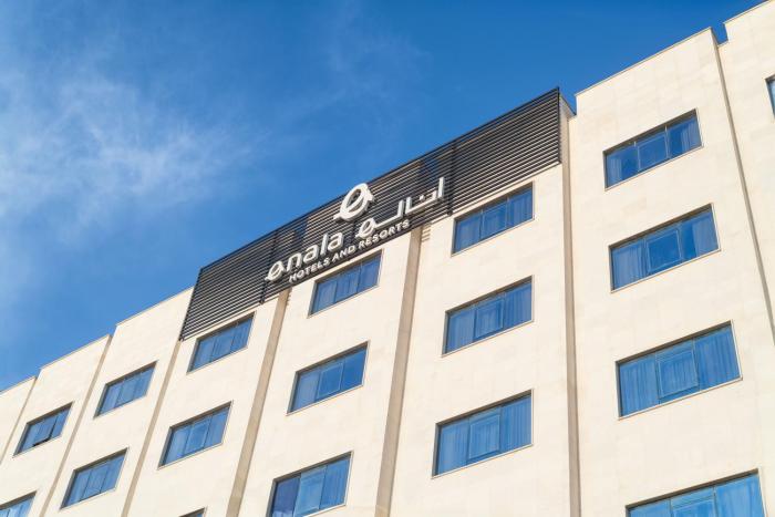 enala hotel umluj