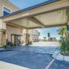 comfort inn and suites i 10 airport