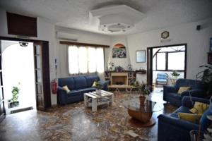 Holiday Beach Resort,Megalochori>>Fira,3 star