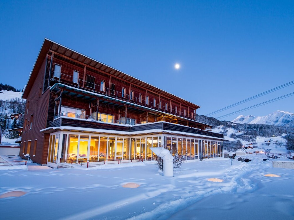 Hotel Panorama,Gstaad>>Bern,3 star