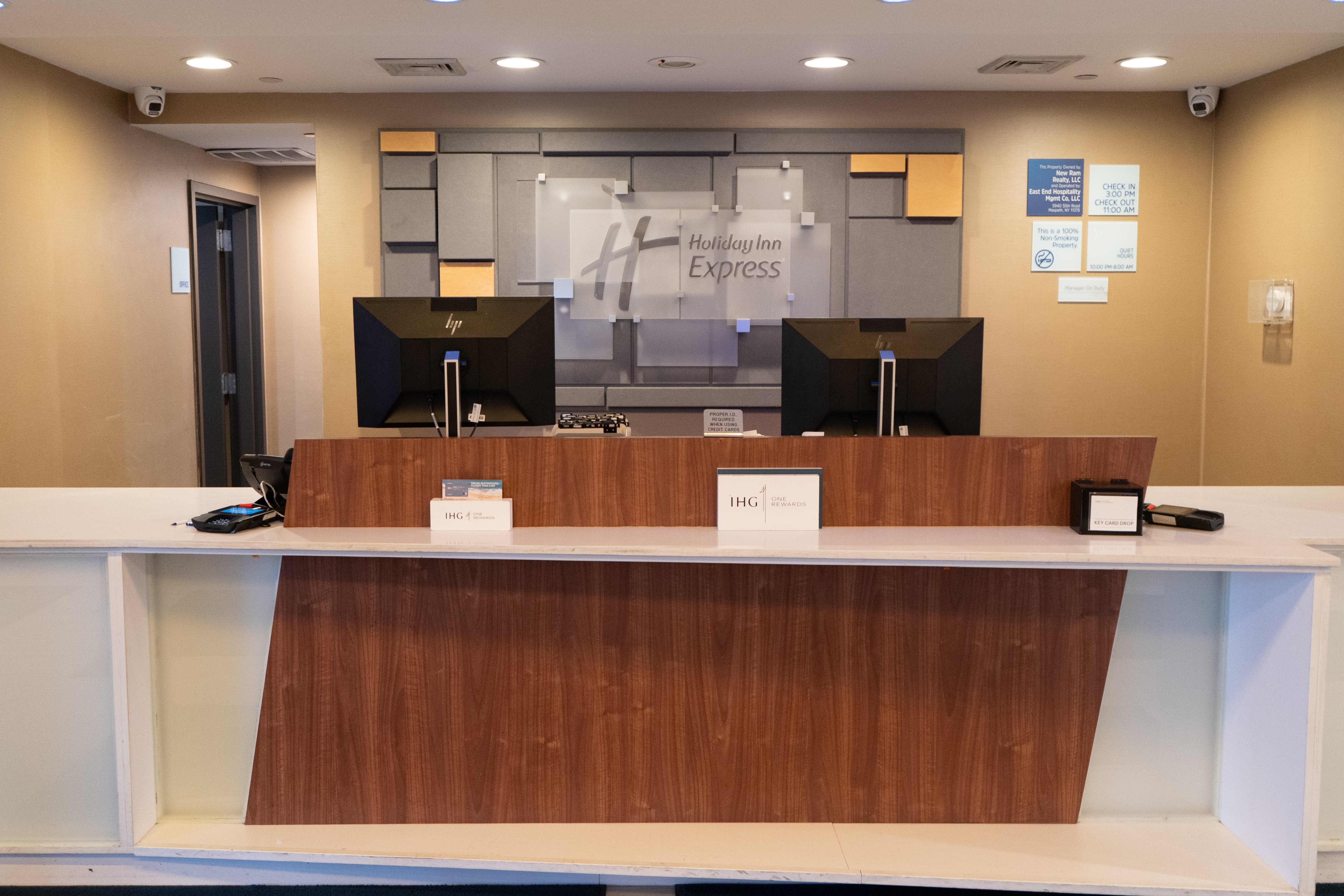 holiday inn express maspeth by ihg