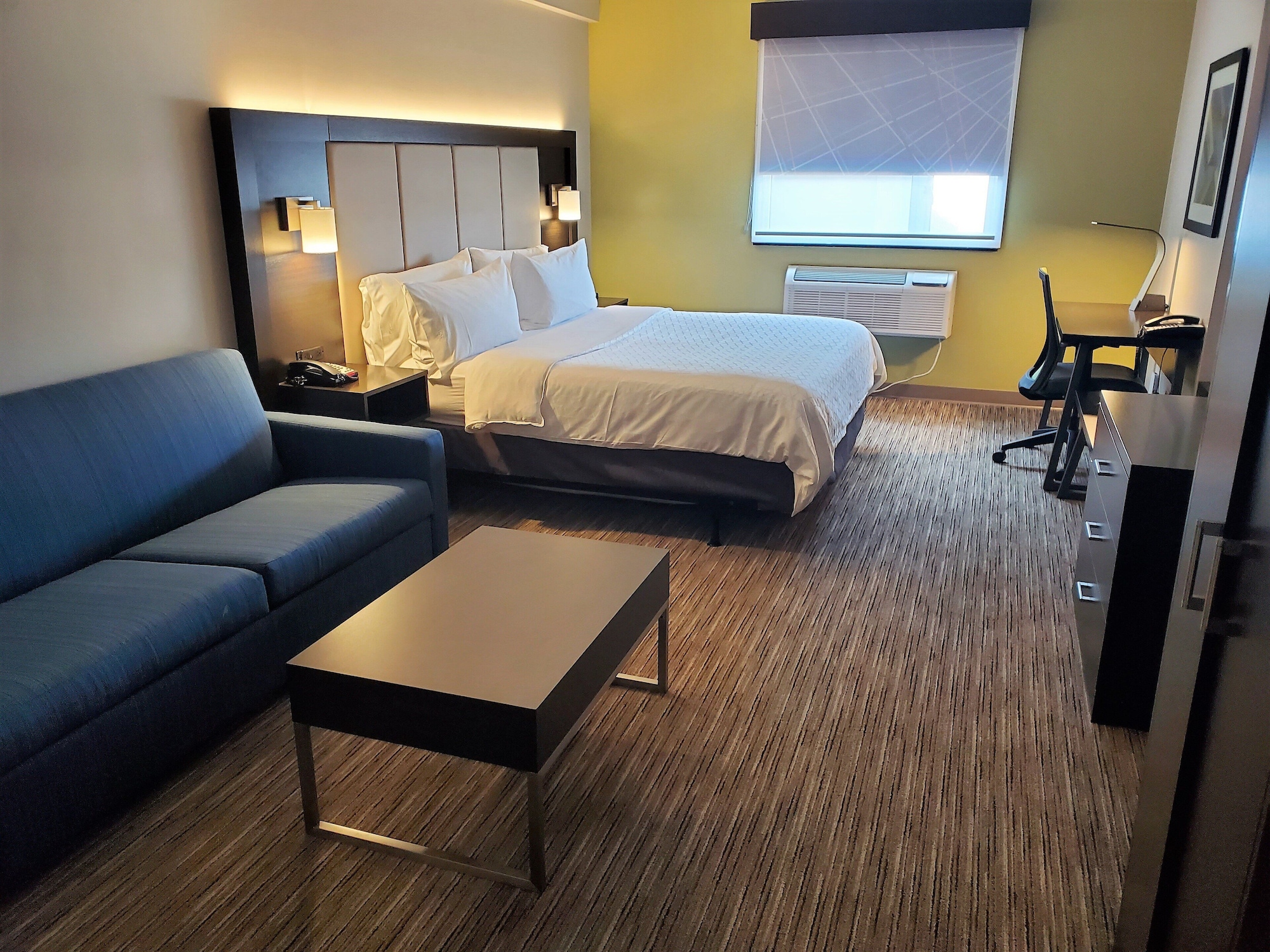 holiday inn express maspeth by ihg