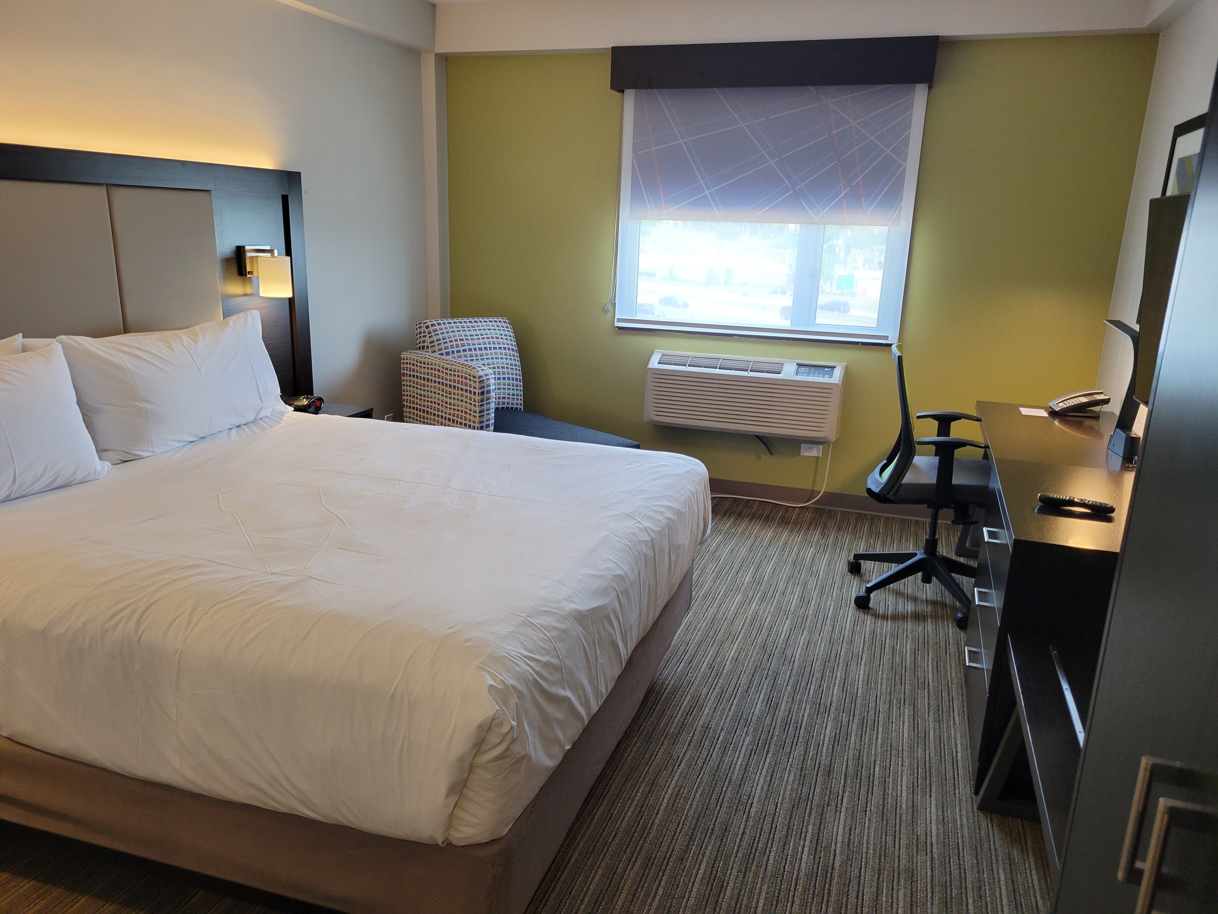 holiday inn express maspeth by ihg