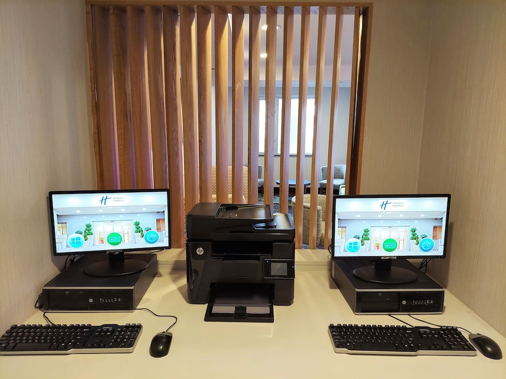 holiday inn express maspeth by ihg