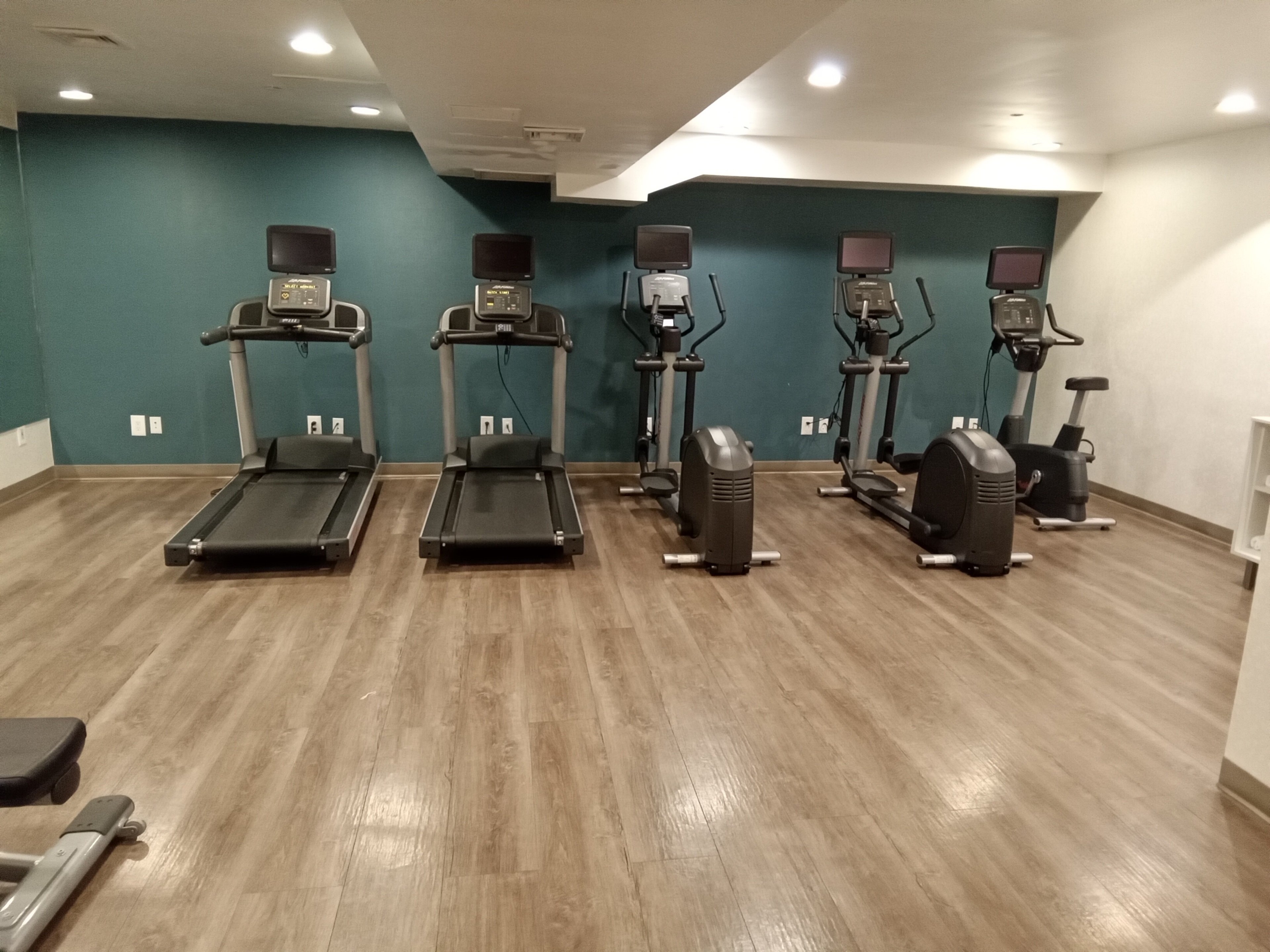 holiday inn express maspeth by ihg