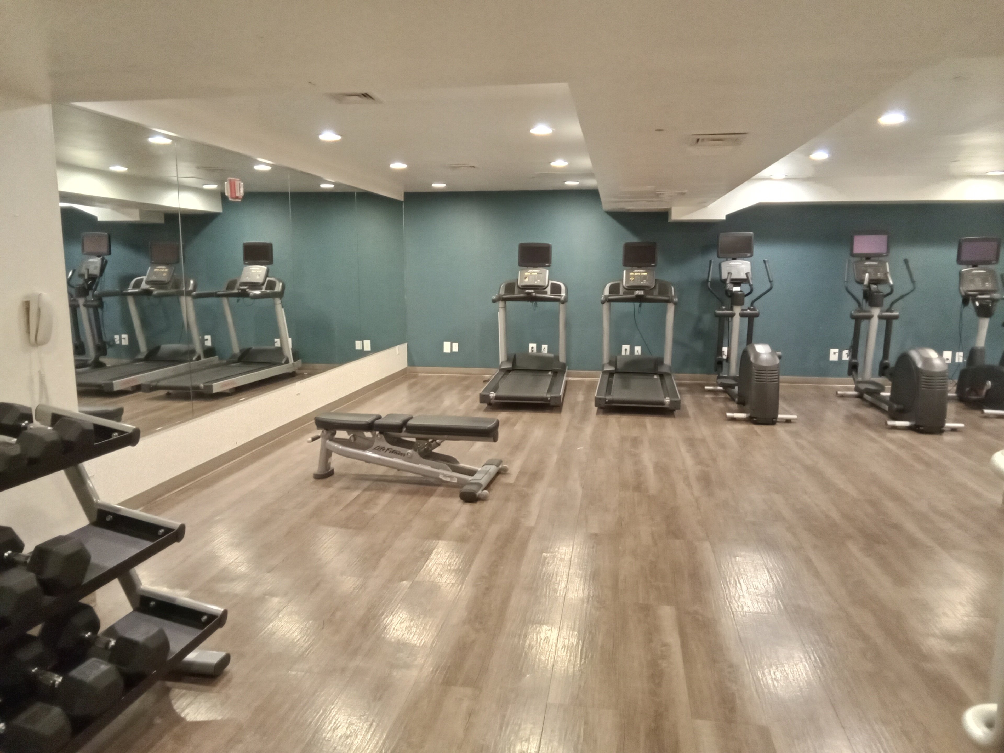 holiday inn express maspeth by ihg
