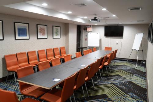 holiday inn express maspeth by ihg