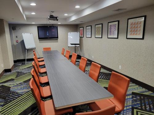 holiday inn express maspeth by ihg