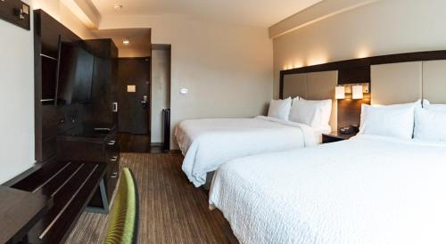 holiday inn express maspeth by ihg
