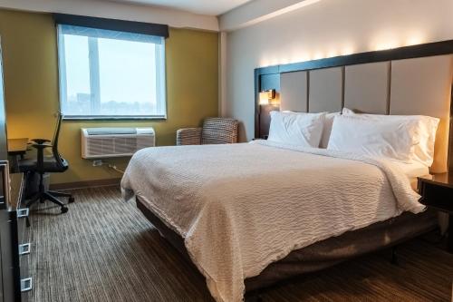 holiday inn express maspeth by ihg