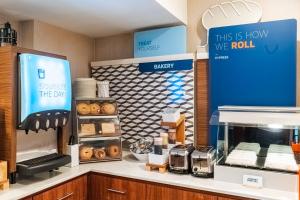 holiday inn express maspeth by ihg