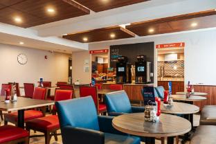 holiday inn express maspeth by ihg