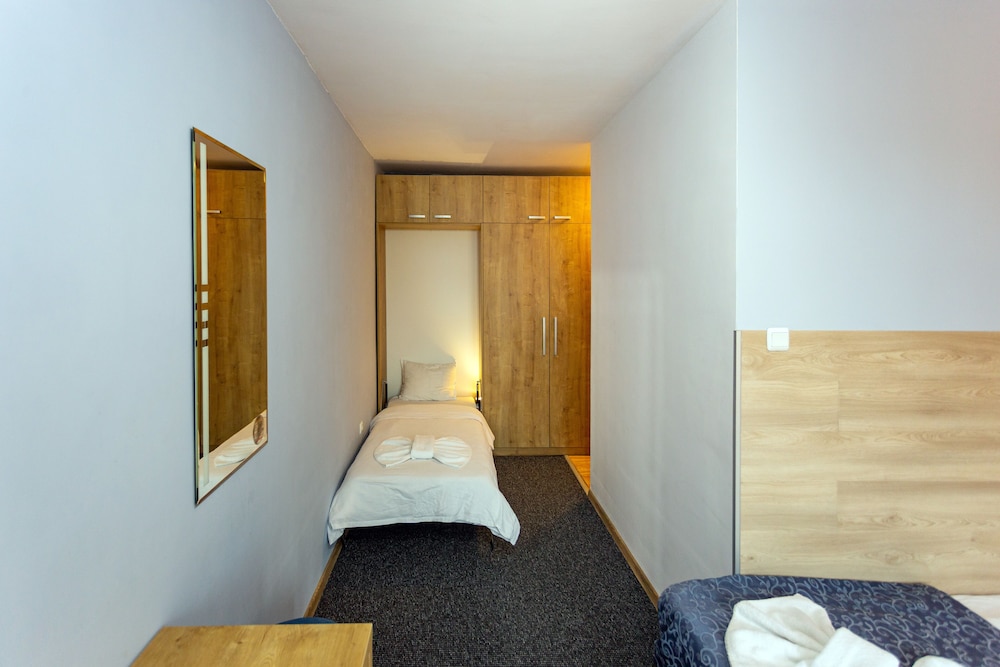 family hotel jemelly