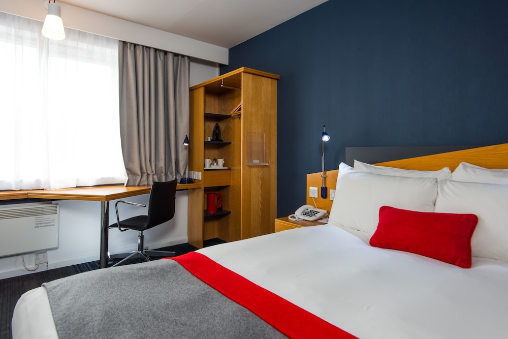 holiday inn express gloucester south by ihg