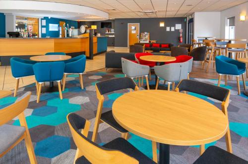 holiday inn express gloucester south by ihg