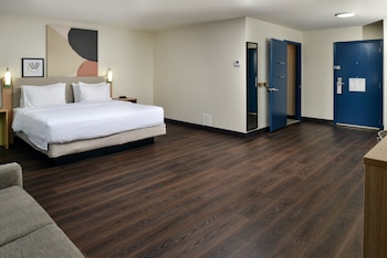 spark by hilton dallas market center