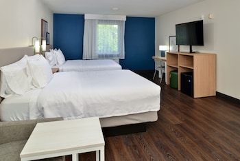 spark by hilton dallas market center