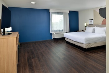 spark by hilton dallas market center