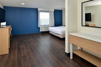 spark by hilton dallas market center