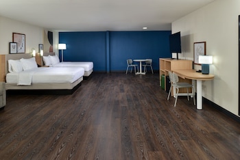 spark by hilton dallas market center