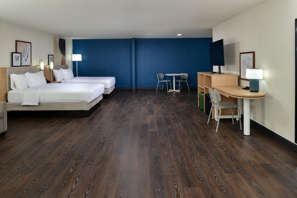 spark by hilton dallas market center