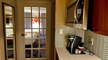 newmarket hotel and suites