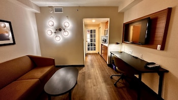 newmarket hotel and suites