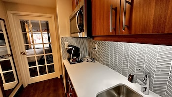 newmarket hotel and suites