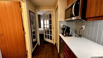 newmarket hotel and suites