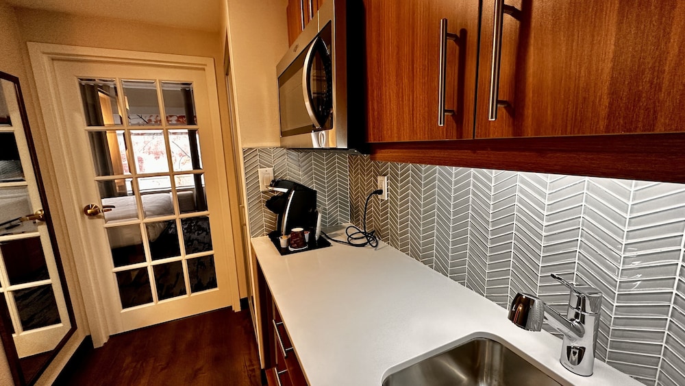 newmarket hotel and suites