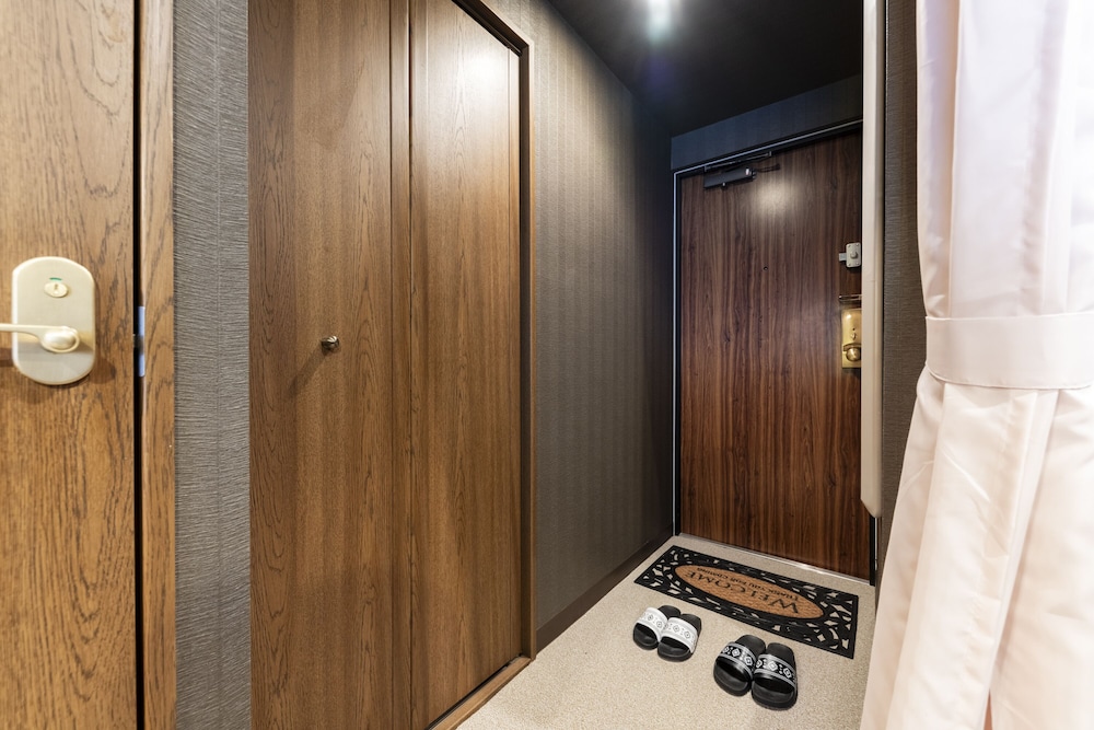 few days condominium 205