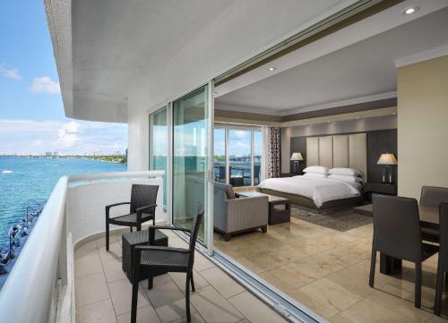 doubletree by hilton grand hotel biscayne bay