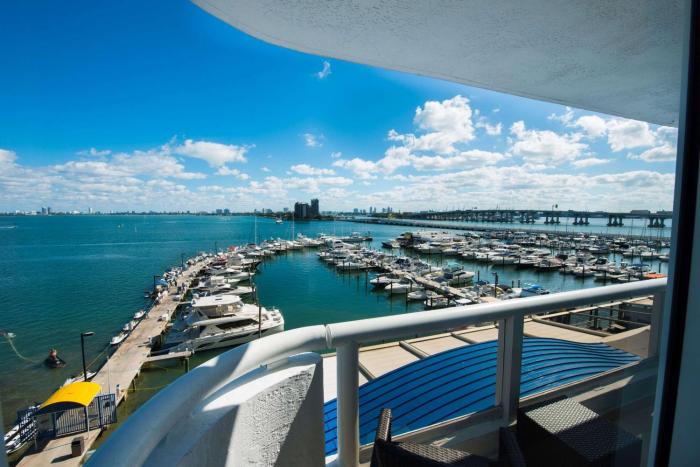 doubletree by hilton grand hotel biscayne bay