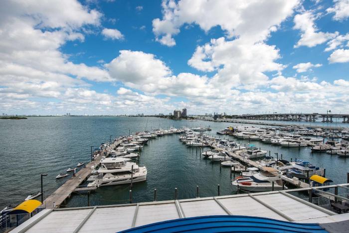 doubletree by hilton grand hotel biscayne bay